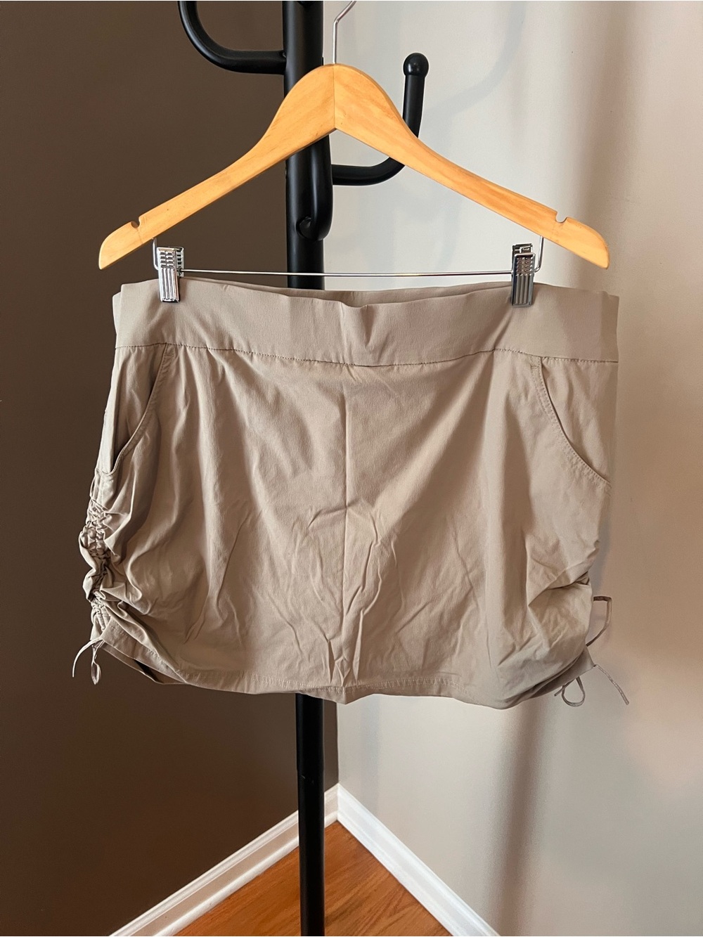 U.S. Size XXL - Columbia Beige Drawstring Side Skort